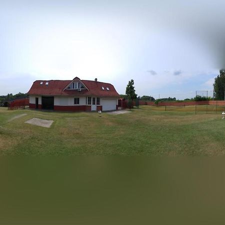 Tennis Club Apartmans Szatymaz Екстер'єр фото